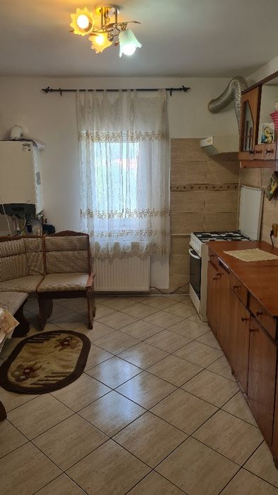 Vând apartament 3 camere Roman