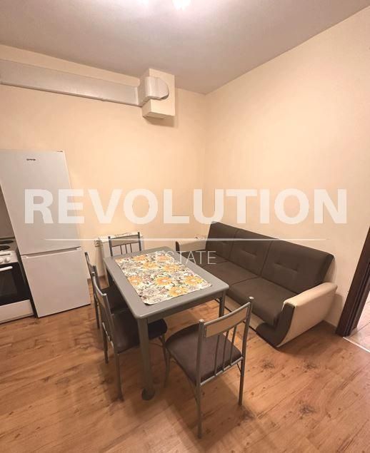 Двустаен апартамент в района на Погреби!