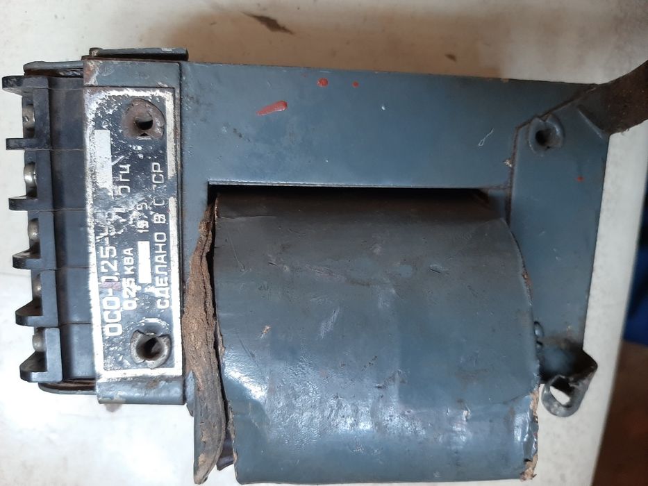 Продам  2 трансформатора  и Эл двигатель