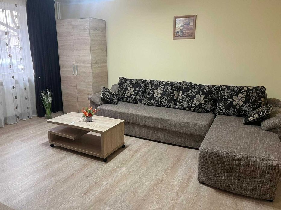 Garsonieră de închiriat – zonă centrală, vis-à-vis de BisericaSf. Ilie