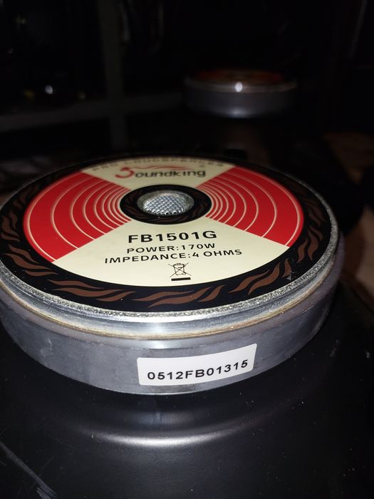 Фирминый калонка продам новый звук  мошный