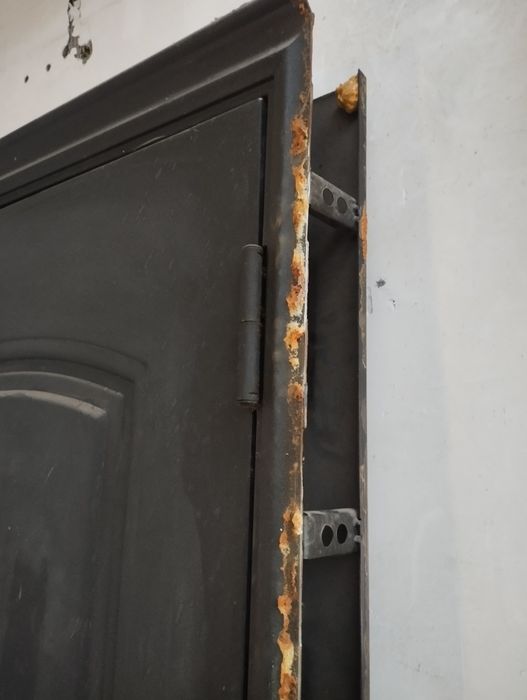 Продам железную дверь