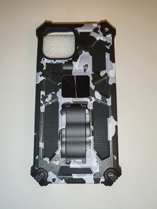 Husa iPhone 15, model Tanc