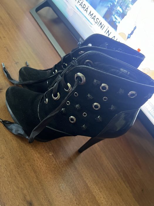 Vand pntofi-botine - 39