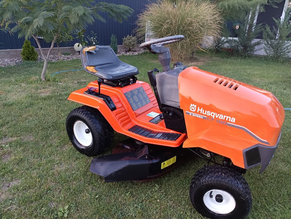 Tractoras tuns iarba