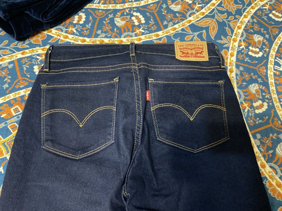 Джинсы levis.