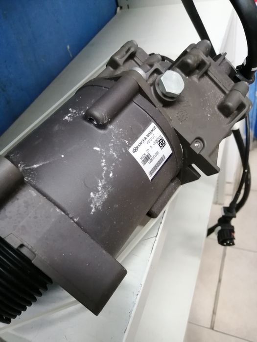 ДАФ 95 долна помпа  KNORR