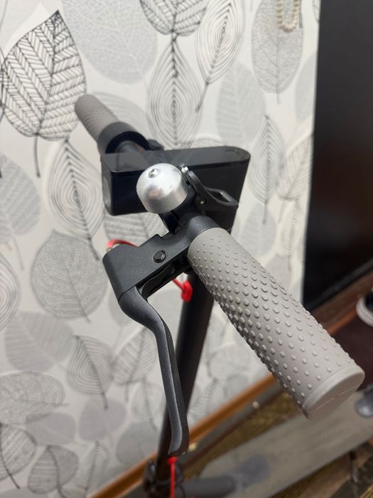 Продам электросамокат xiaomi