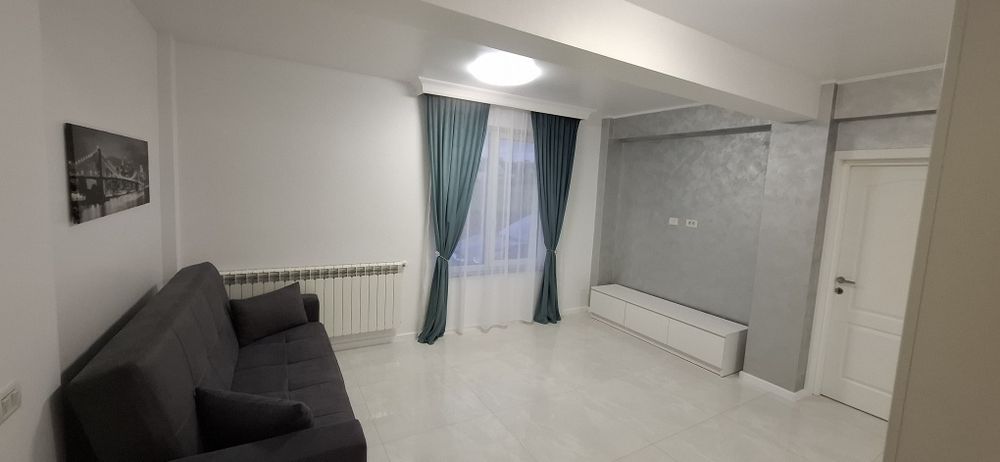 Închiriez apartament 3 camere în Complex Eroilor