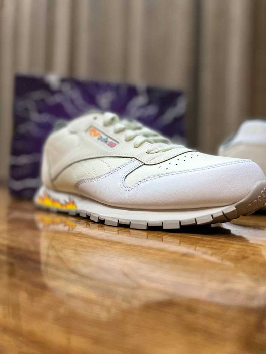 Reebok Classic кожаные кроссовки РАЗМЕР 35,36,37