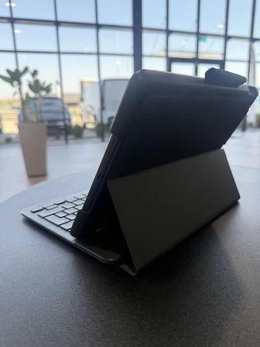 iPad 7 10.2” 32GB Cellular + tastatură