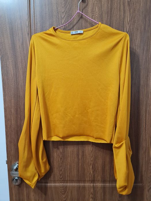 Bluza deasupra buricului