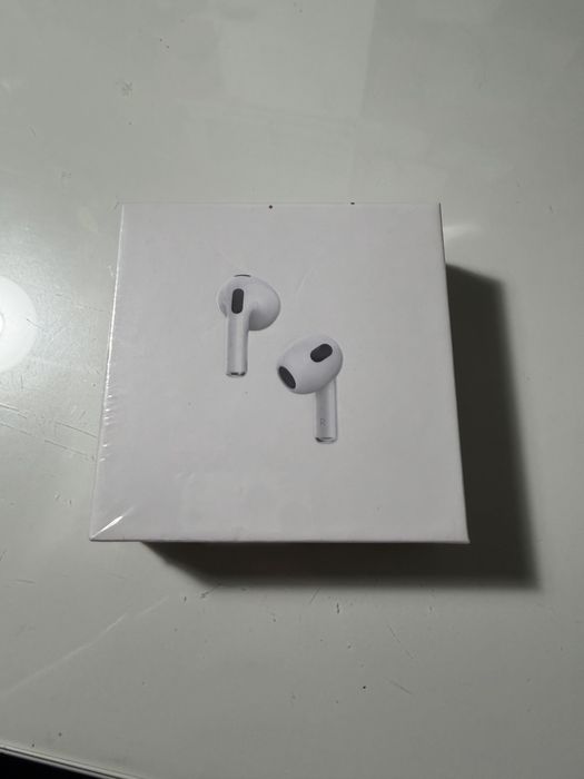 AirPods 3 в пленке
