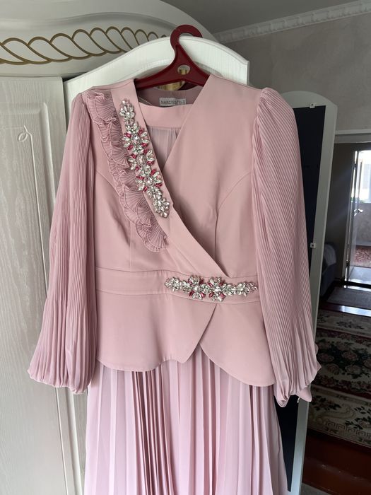 Платья в состоянии новых