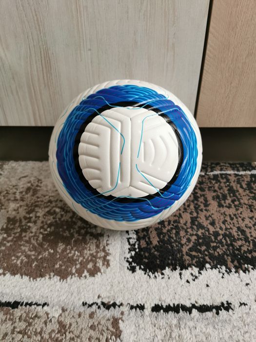 Футболна топка за тренировки и мачове. Чисто нова. Размер 5