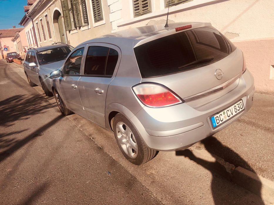 Opel Astra H 1.8, navi, camera lumini ambientale