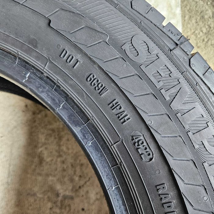 2 летни бусови гуми 195/70R15C Semperit Van-Life 2 104/102S DOT4922