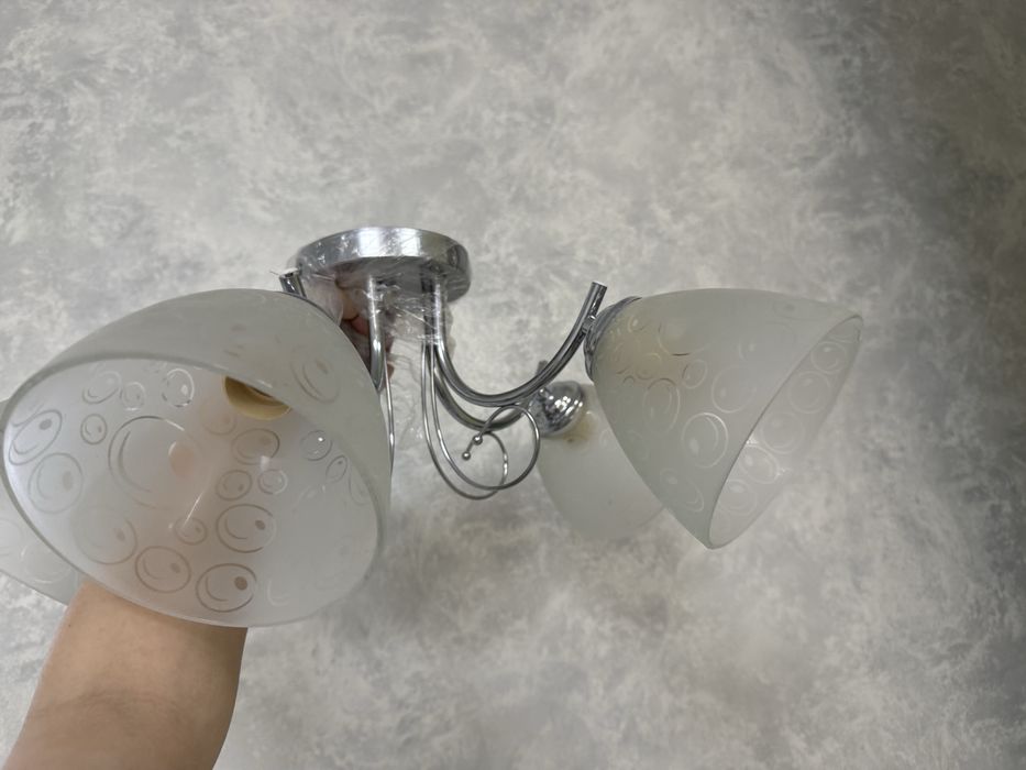 Продам люстру в отличном состоянии