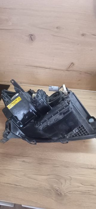 Ляв фар за Тойота Авенсис 2004г