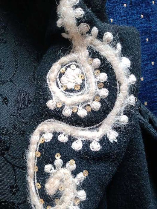 Дамски елек с бродерия