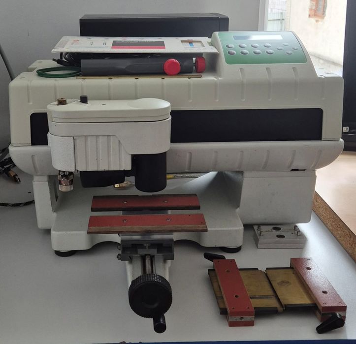 Gravator Mașină de gravat GRAVOGRAPH IS200