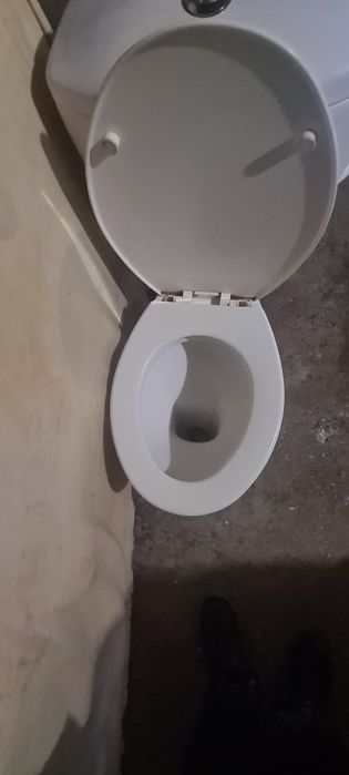 Продам унитаз б/у в отличном остоянии