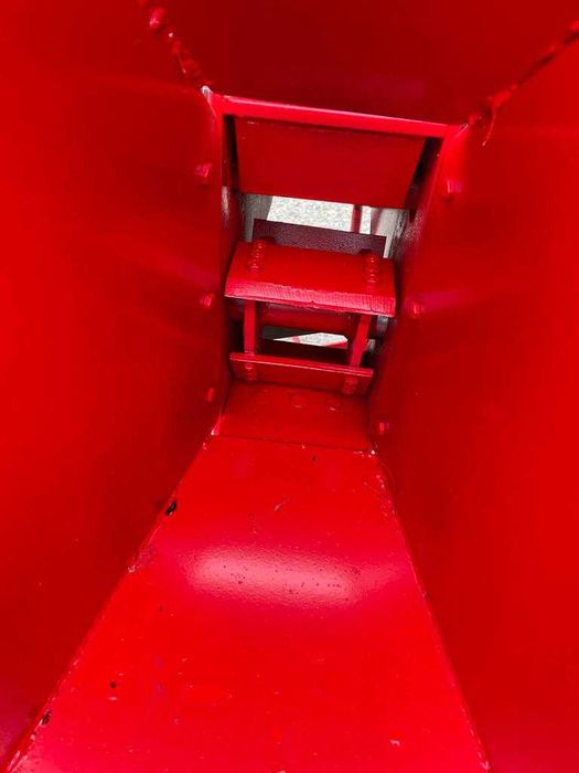 Tocator crengi dupa tractor