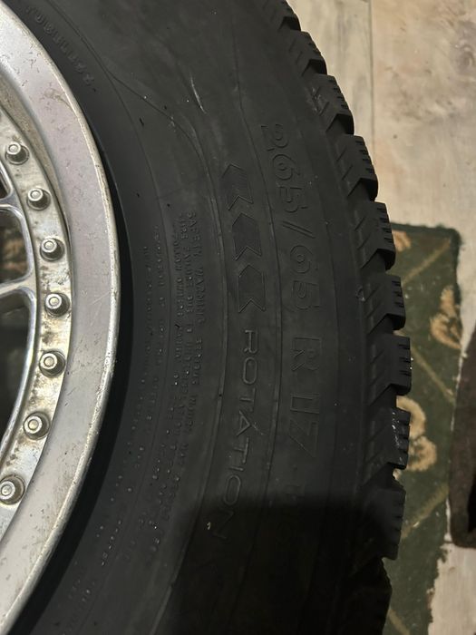 Продам зимнию резину 265/65/17