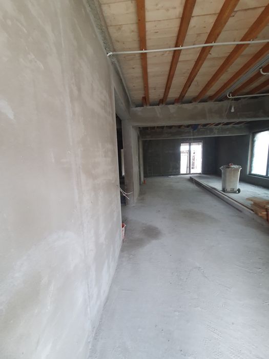 Executam tencuiala mecanizata.  Sape fluide ipsos