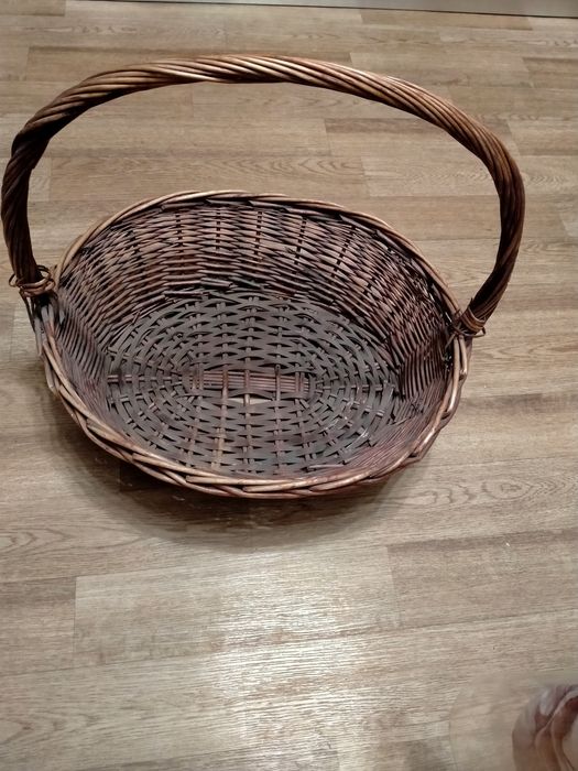 Корзина плетёная.