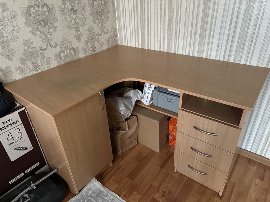 Письменный стол. Продается очень срочно