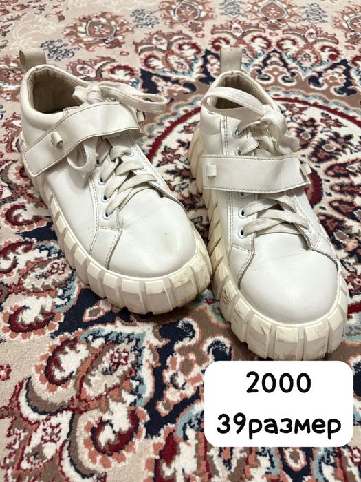 продается обувь, по низкой цене