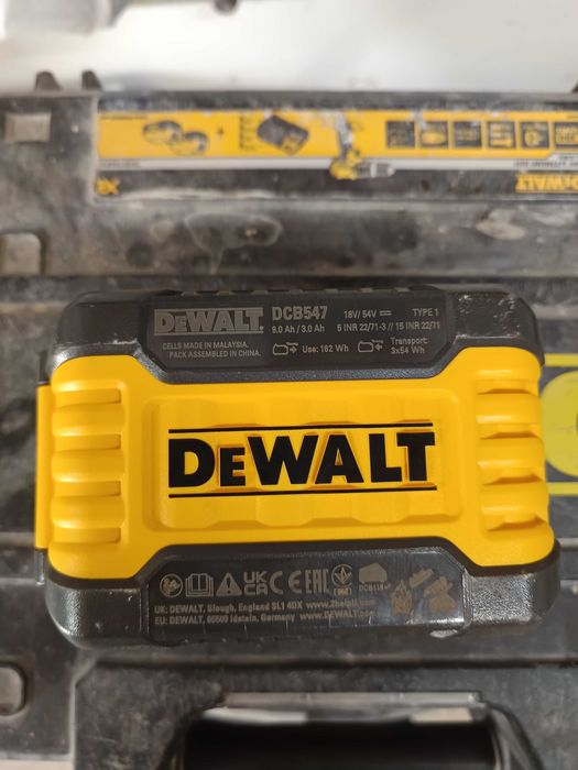 Миксер Dewalt 54V.Чисто нов с нов батерия и ново зарядно.С гаранци..jh