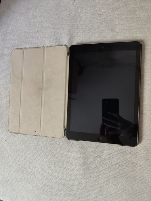 iPad Air 1 (A1474) – Blocat iCloud – Pentru piese / dezmembrare