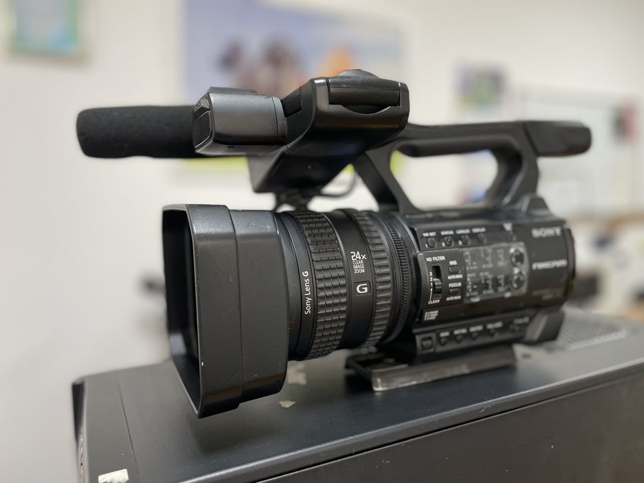 Видеокамера Sony HXR-NX100