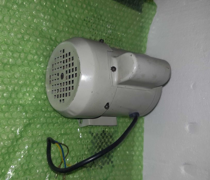 Motor electric, 350 Wati/1400 RPM /220V, pentru masina gaurit de banc