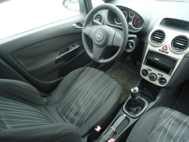 Opel Corsa 1.2 бензин 4 врати