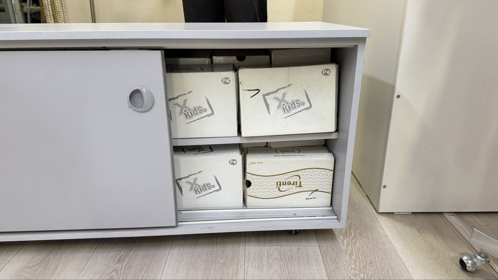 Продается ресепшен с тумбой