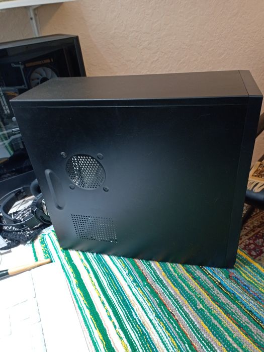 Продам компьютерный кейс "Cool master"