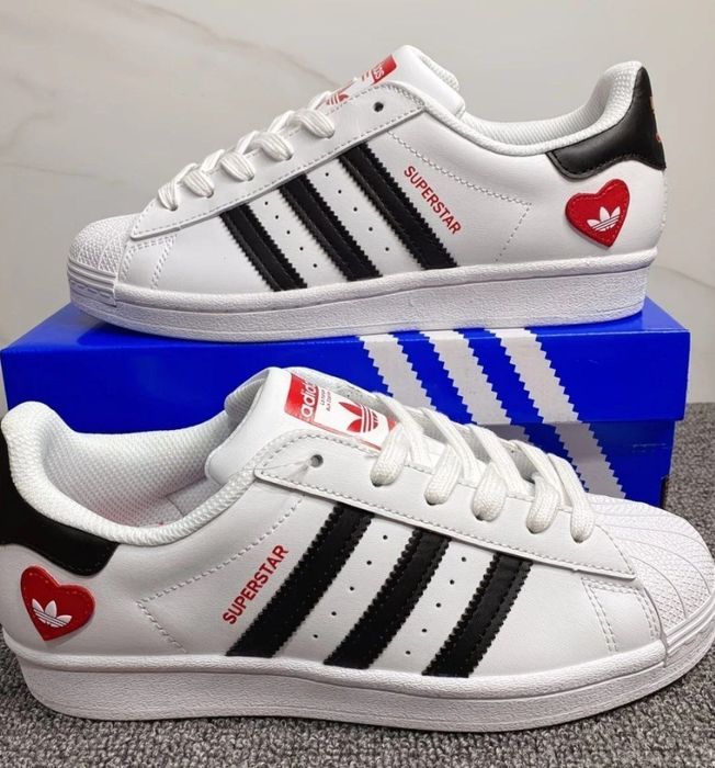 Кроссовки adidas