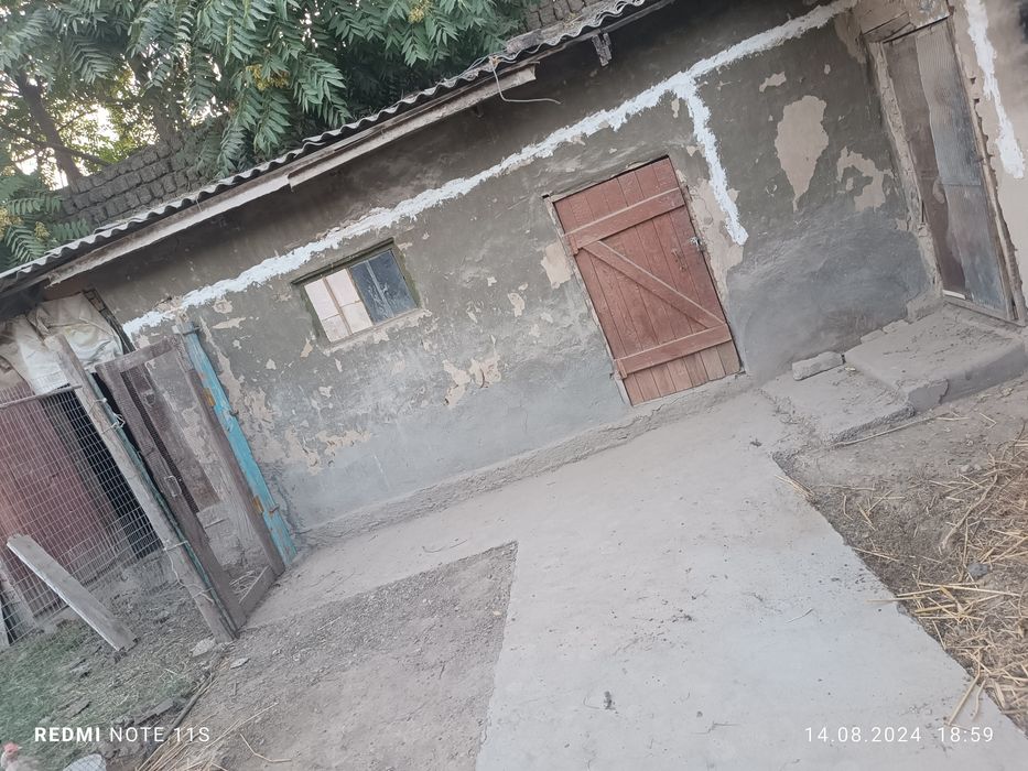 Yangiyul saxarniyda 6 ta xonali 10,5 sotok xovli  sotiladi