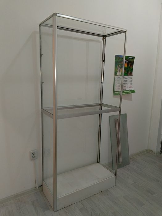 Витрина стеклянная