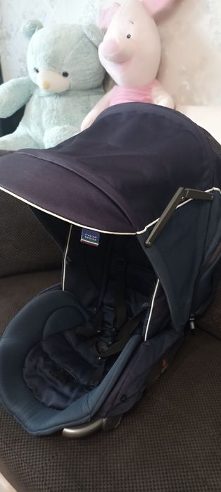 Продавам количка 2 бр,