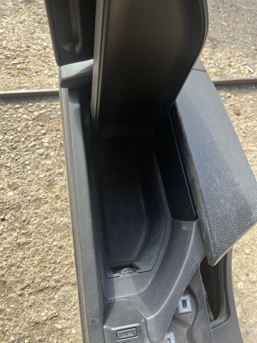 Кожен подлакътник за BMW E60