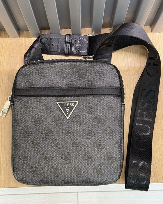 Барсетка Guess продаётся