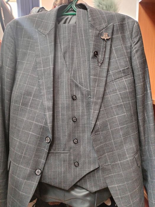 Продам мужеской костюм тройка!!!