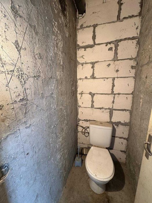 Продавам тристаен апартамент на комуникативно място