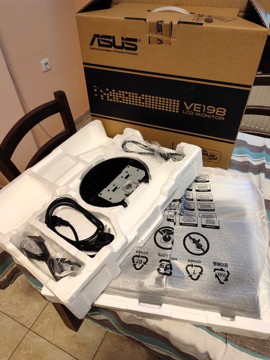 Монитор ASUS VE198T 19" Widescreen LCD