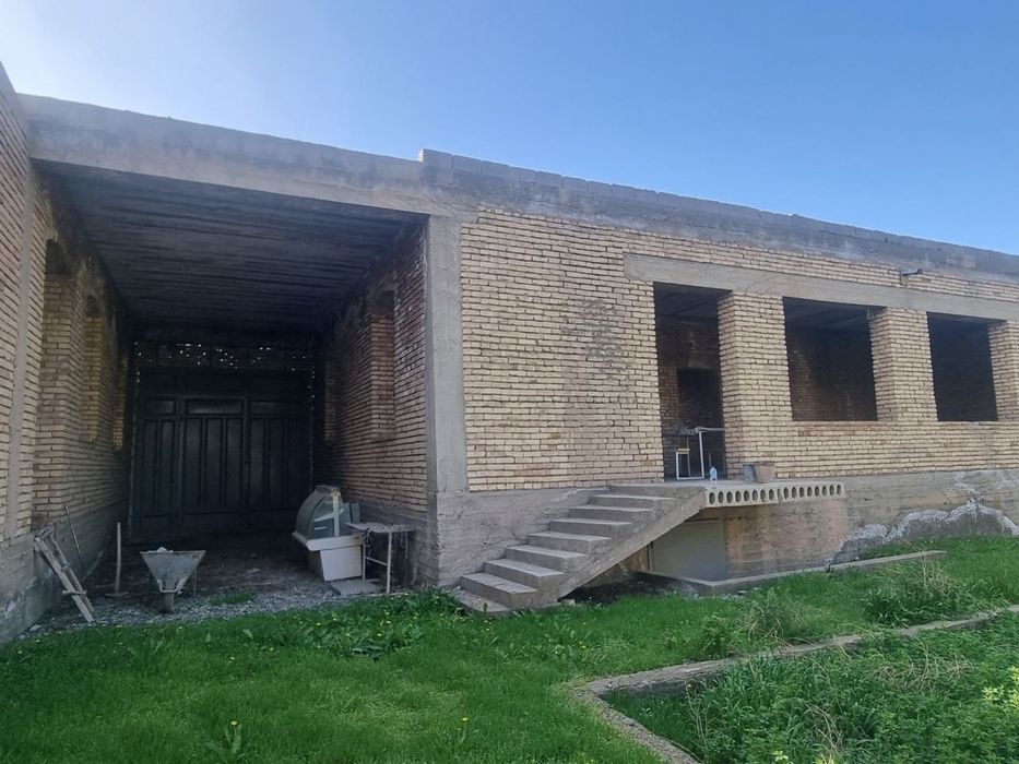 Ховли сотилади Тошкент парфём якинида
