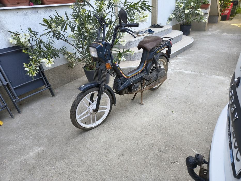 Motoretă cu petale